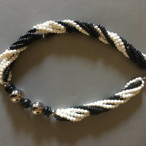 TWISTED BLACK & WHITE BEADS NECKLACE